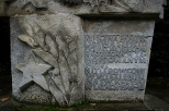 Pomnik na cmentarzu na Bielniku. Detal