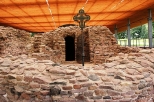 Ostrw Lednicki -  ruiny baptysterium