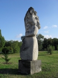 Jeden z licznych pomników w Kielcach-Macierzyństwo