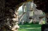 Ruina na zamkowym wzgrzu w Bodzentynie