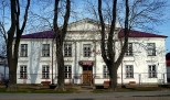 klasycystyczny budynek dawnej poczty z 1835 roku