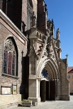 Nysa- fragment bazyliki w. Jacka i w. Agnieszki z ozdobnym portalem.
