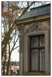 Sobótka - Pałac von Stieglerów, wspaniale zdobione pałacowe okno