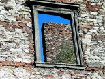 Okno w murze. Podzamcze Piekoszowskie