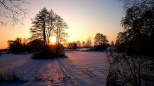 Zaczynający się dzień na Podlasiu zimą .