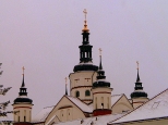 Zespół klasztorny Bazylianów w Supraślu...spojrzenie tylko na cerkiewne wieżyczki....