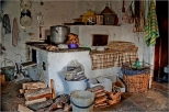 Oryginalna kuchnia w starej suwalskiej chacie