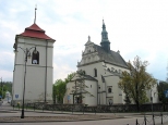 Klasztor popauliński w samym centrum miasteczka. Pińczów