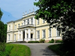 Fronton pałacu Wielopolskich w Chrobrzu