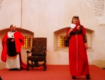 Inscenizacja wita Purim w tykociskiej synagodze...krl Achaszwerosz z maonk...
