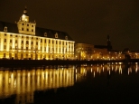 Nocny widok na gmach Uniwersytetu Wrocawskiego