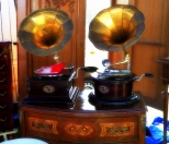 Majowy jarmark staroci i nie tylko...super odrestaurowane dwa pikne gramofony....