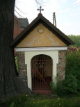 Przydrona kapliczka w. Jana Nepomucena w Stanowicach.