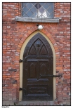 Tykadłów - zabytkowe, drewniane boczne drzwi kościoła