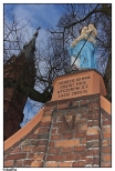Tykadłów - figura Matki Boskiej z Dzieciątkiem przy kościele