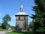 Drewniana dzwonnica z XVIII w. z dwoma dzwonami.