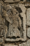 Dobrowoda - fragment kapliczki wykorzystany jako wtórny element budowlany