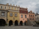 kolorowe kamieniczki w rynku - Tarnw