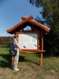 Lasy Pomiechowskie. Tablica edukacyjna na ciece przyrodniczej.