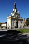 Paac Branickich - brama wjazdowa do rezydencji zbudowana wedug projektu Jana Henryka Klemma w 1758 roku