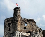 Ruiny gotyckiego zamku w Mirowie.