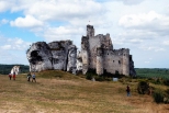 Panorama ruin zamku w Mirowie.