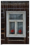 Lipa - okno w drewnianej chacie z początów XX wieku