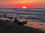 Rozewie ...kamienista plaża o zachodzie słońca