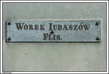 Sulmierzyce - fragment pomnika powiconego Sebastianowi Fabianowi Klonowiczowi  przy barokowym kociele parafialnym pw. Wniebowzicia NMP