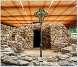 Ostrw Lednicki - ruiny palatium i kaplicy