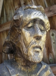 Rzeźba w kapliczce we wsi Górki