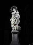 Figura Matki Bożej przed Katedrą św. Jana Chrzciciela  - Ostrów Tumski