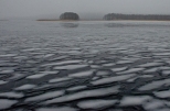 Jezioro Wigry pod lodem.