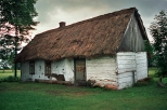 Zamieszkana chata w okolicach Urszulina. Poleski Park Narodowy