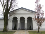 Klasycystyczny budynek biblioteki miejskiej z XVIII w.