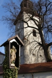 Kapliczka przy plebanii kościoła św. Marcina w Jarocinie.