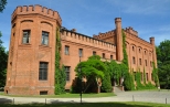 Neogotycki pałac rodziny von Below w Rzucewie