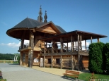 drewniany stylizowany gralsko otarz wg projektu Zenona Remi oraz Zenona Bartosza jest pamitk