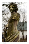 Walewice - rzeźby w parku pałacu Walewskich