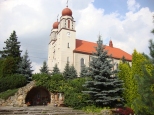 Neoromański kościół NMP Królowej Polski w Czernicy