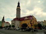 Ratusz w Bolesawcu - zabytkowy, mieszczcy si na bolesawickim rynku,barokowy z gotyckimi elementami wiey i wntrz, wzniesiony w roku 1535 - obecnie siedziba wadz miejskich.