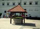 zabytkowa studnia na dziedzicu Zamku Krlewskiego w Sandomierzu