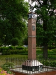 Pomnik na ryneczku w Drohiczynie.