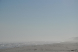 Lipcowa mgła nad morzem