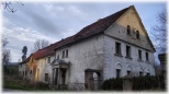 opuszczony budynek folwarku w Wirach
