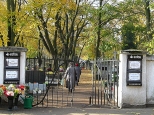 Brama na cmentarz