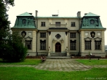 Pałac letni Lubomirskich w Rzeszowie - zabytkowa, późnobarokowa rezydencja z elementami rokoka.