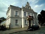 Kancelaria parafialna farny pw. świętych Wojciecha i Stanisława u zbiegu ulic 3-Maja i Kościuszki