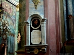 tablica pamitkowa abp. Jzefa yciskiego zm.w 2011 i pochowanym w krypcie w podziemiach archikatedry lubelskiej.