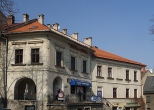 Bielsko-Biaa. Kamienica z podcieniami przy placu Chrobrego